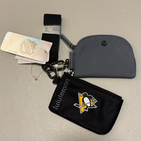 NWT PITTSBURGH PENGUINS DUAL POUCH WRISTLET Black/Solar Grey BLK/SOGY Lululemon - Picture 10 of 15